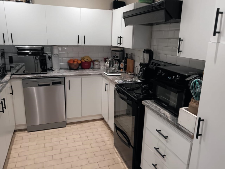 To Let 3 Bedroom Property for Rent in Bothasig Western Cape